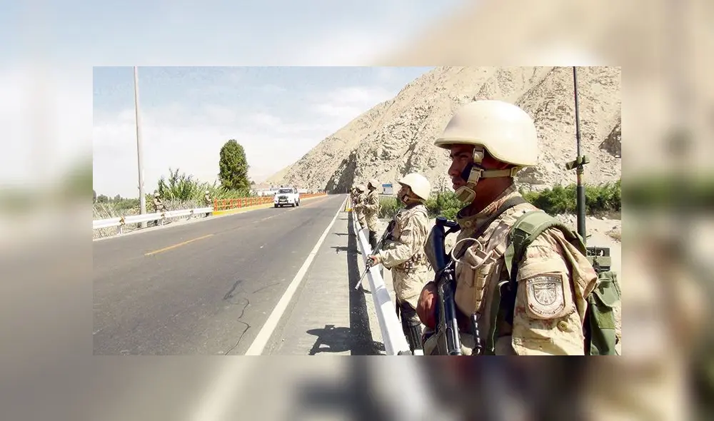 MILITARES A LA ENTRADA DEL PUENTE DE PAMPA BLANCA
MILITARES A LA ENTRADA DEL PUENTE DE PAMPA BLANCA