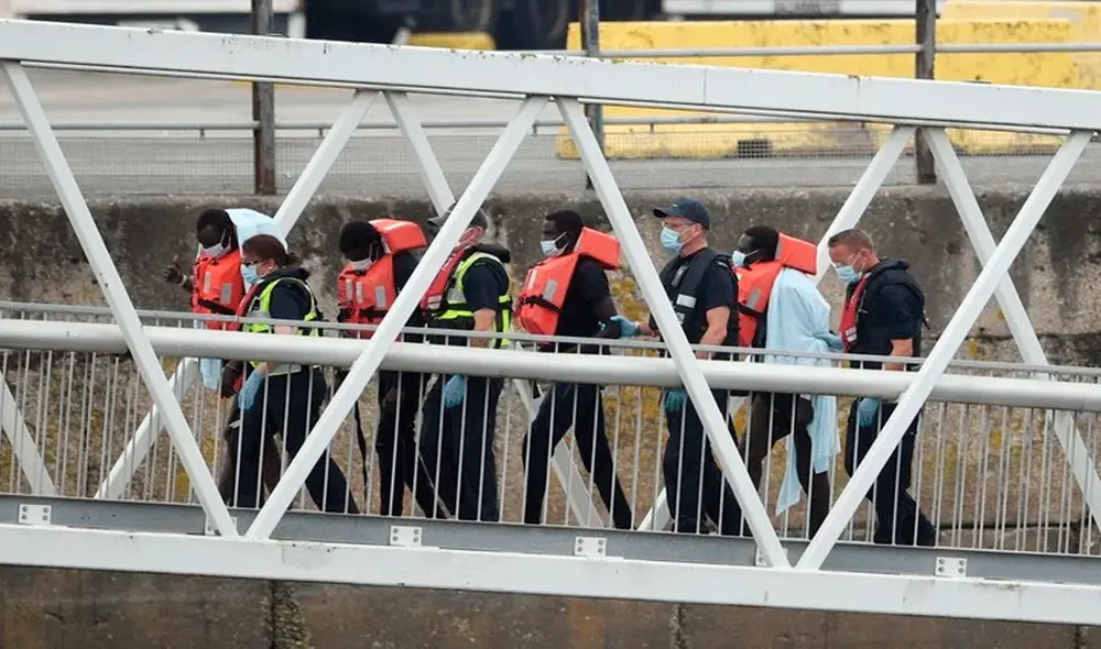 En lo que va del año, más de 4.000 migrantes han llegado a las costas del Reino Unido por el Canal de la Mancha. Foto: AFP En lo que va del año, más de 4.000 migrantes han llegado a las costas del Reino Unido por el Canal de la Mancha. Foto: AFP