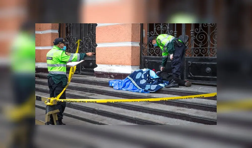 Hombre con síntomas de COVID-19 fallece en exterior de la Facultad de San Fernando en la UNMSM. Créditos: John Reyes / La República