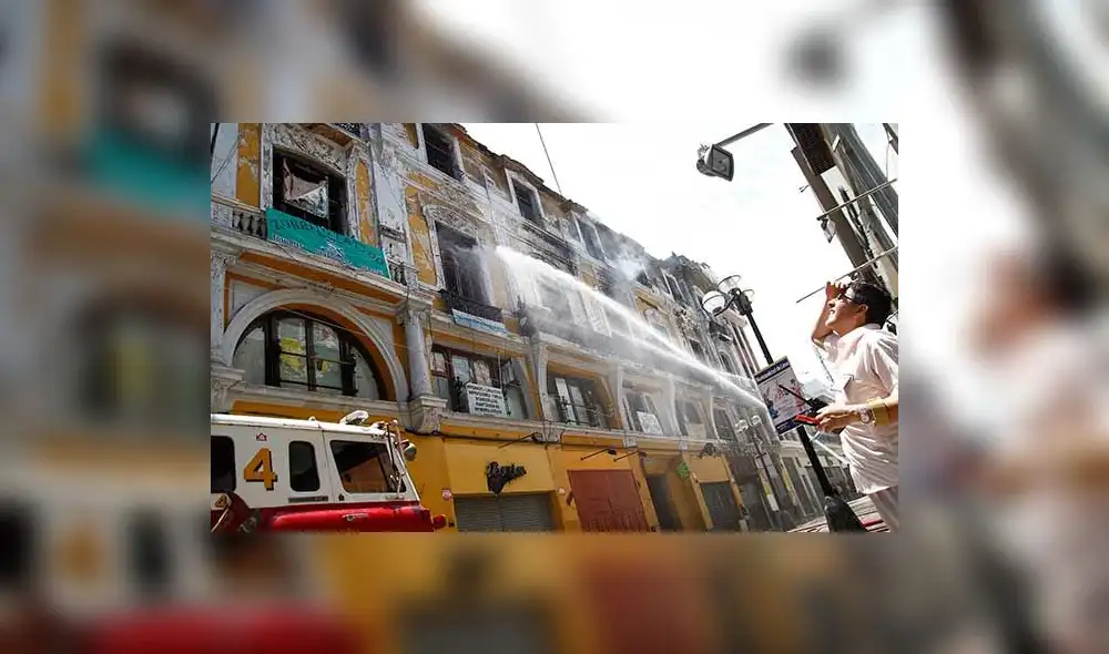 Cercado de Lima: incendio se registró en el Jirón de la Unión | VIDEO 