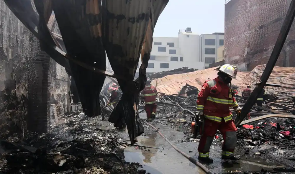 Siniestro fue reportado a las 8.30 de la mañana cuando se escuchó una fuerte explosión. Foto: John Reyes / La República
