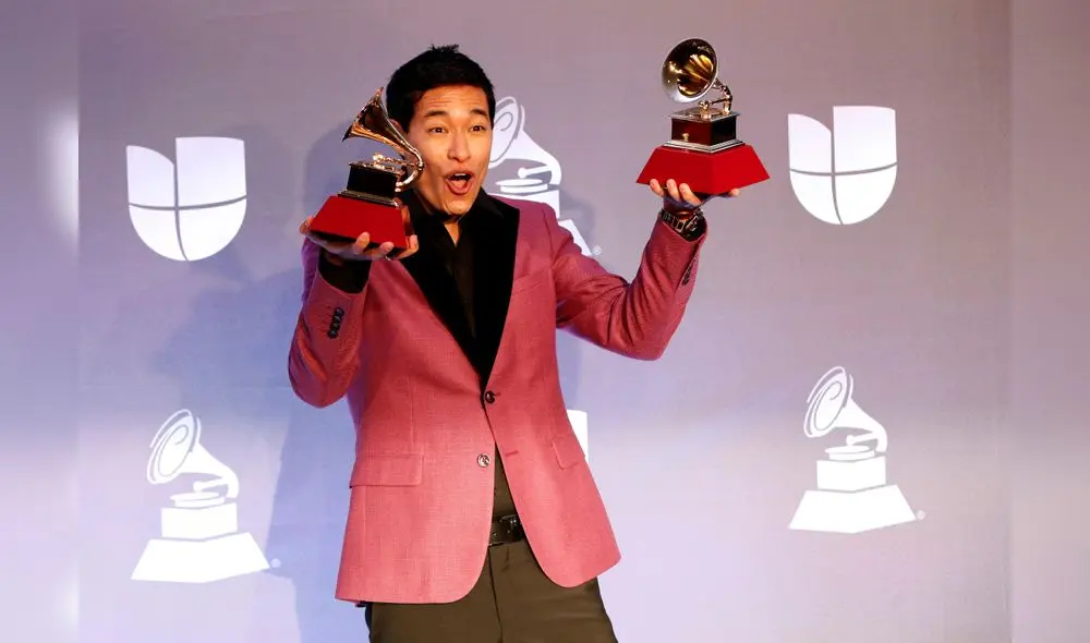 Las Vegas (United States), 15/11/2019.- Tony Succar poses with the Best Salsa Album and Producer of the Year awards in the press room during the 20th annual Latin Grammy Awards ceremony at the MGM Grand Garden Arena in Las Vegas, Nevada, USA, 14 November 2019. The Latin Grammys recognize artistic and/or technical achievement, not sales figures or chart positions, and the winners are determined by the votes of their peers - the qualified voting members of the Latin Recording Academy. (Estados Unidos) EFE/EPA/NINA PROMMER