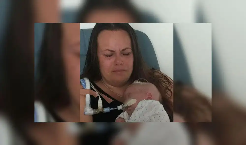 Mujer da emotiva despedida a su bebé por el que esperó 20 años [FOTOS]