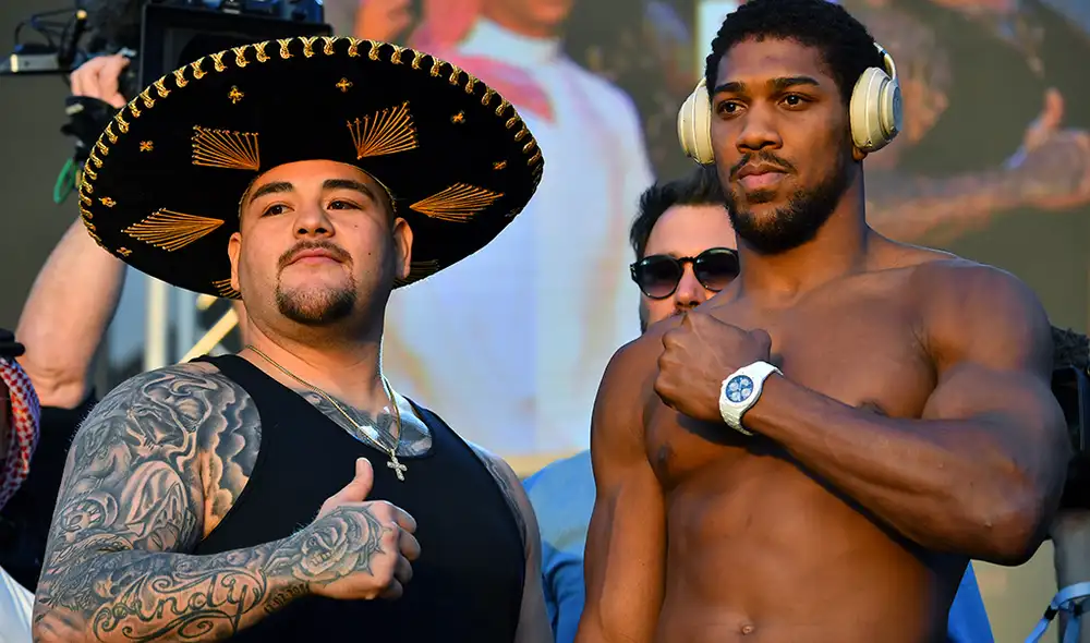 El pugilista mexicano subió notablemente de peso para la pelea de este sábado; mientras que, el británico eligió perder kilos para intentar arrebartale el trono desde territorio árabe.