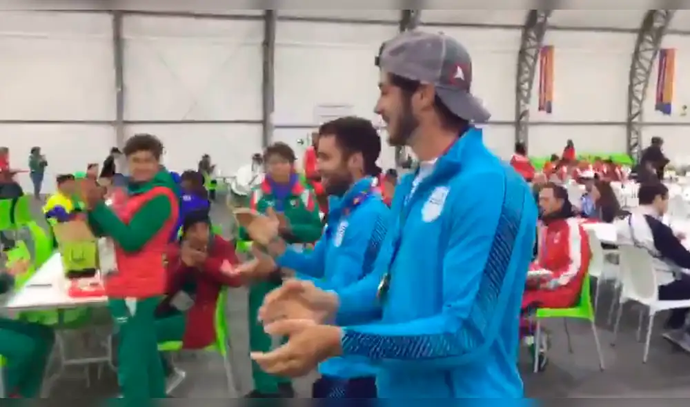 Juegos Panamericanos 2019: equipo de remo uruguayo es recibo entre aplausos tras lograr primera medalla de oro. Juegos Panamericanos 2019: equipo de remo uruguayo es recibo entre aplausos tras lograr primera medalla de oro.