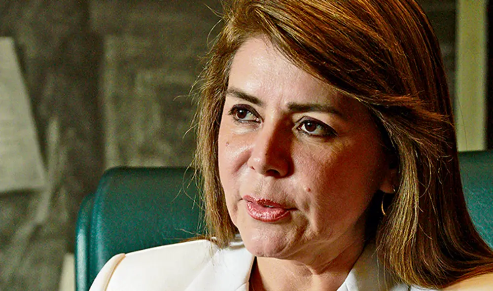 Ministra. Elizabeth Hinostroza anuncia cambios en la distribución de médicos y medicinas. (Foto: V. Grajeda)