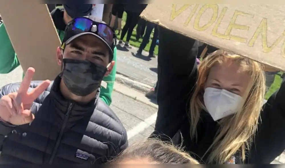 La joven pareja se dejó ver en una de las marchas que se llevaron a cabo en California. (Foto: Instagram) La joven pareja se dejó ver en una de las marchas que se llevaron a cabo en California. (Foto: Instagram)