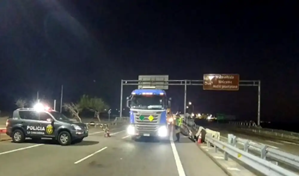 Camiones aún permanecen en Tacna a la espera que se levante el paro nacional. Foto: captura de Canal N Camiones aún permanecen en Tacna a la espera que se levante el paro nacional. Foto: captura de Canal N