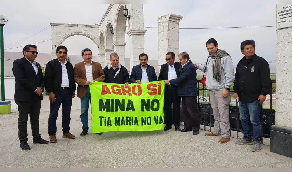 Congresistas del Frente Amplio en el primer día de paro por proyecto Tía María. Foto: Congreso. Congresistas del Frente Amplio en el primer día de paro por proyecto Tía María. Foto: Congreso.