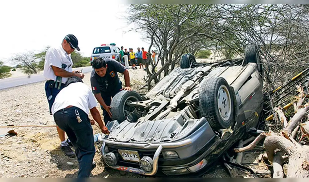 Piura: funcionarios salvan de morir en accidente de tránsito