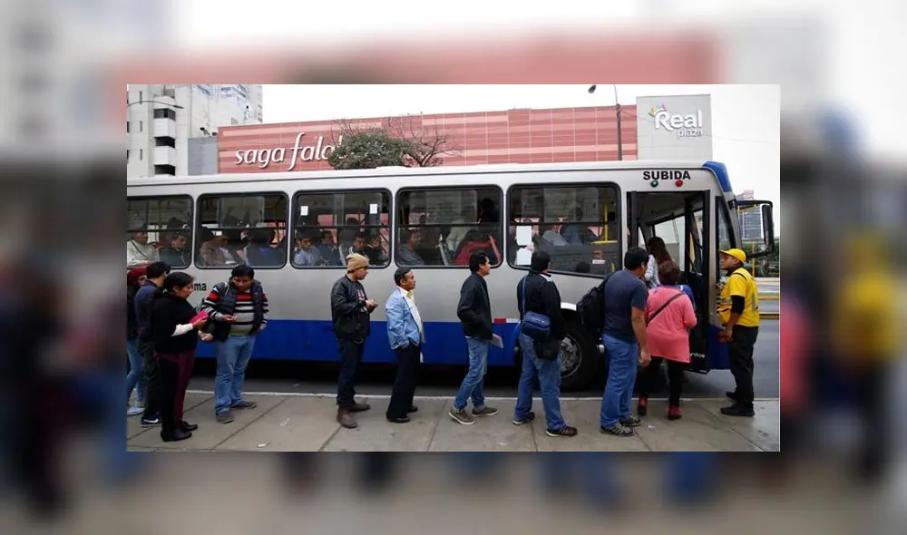 Según procedimientos de Protransporte, todo pasajero debe pasar por el torniquete. (Foto: La República)