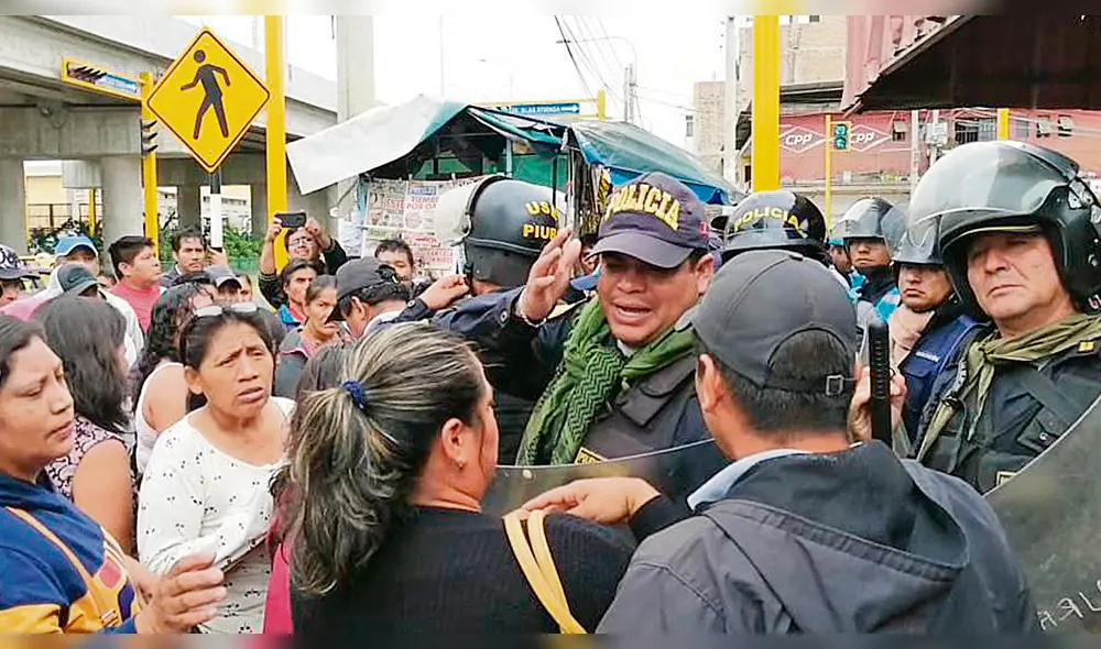 Agresión. Ambulantes propinaron puñetes a funcionario. Agresión. Ambulantes propinaron puñetes a funcionario.