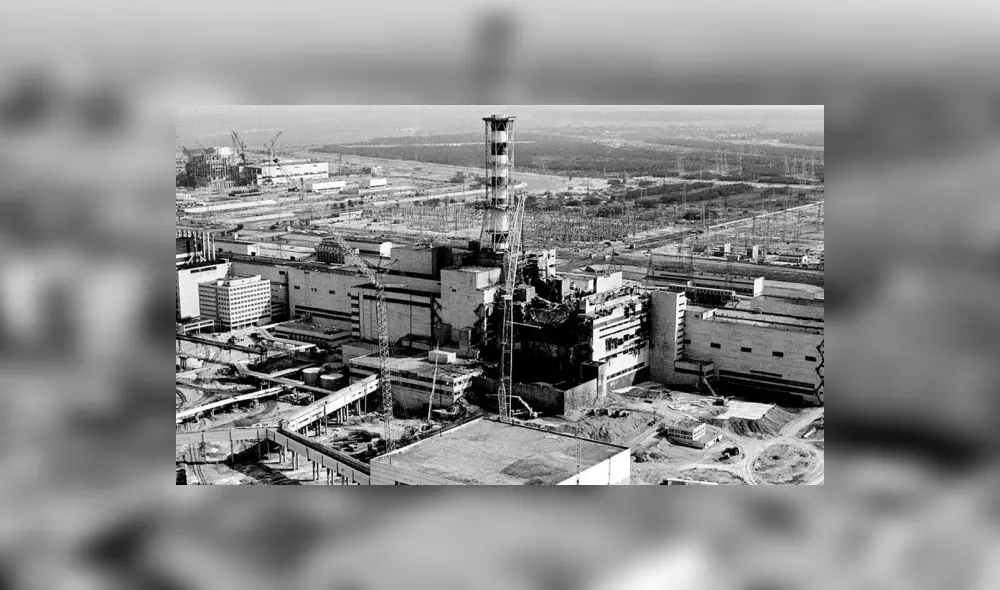 Vista área de la Central Nuclear de Chernobyl días después de la explosión. Vista área de la Central Nuclear de Chernobyl días después de la explosión.
