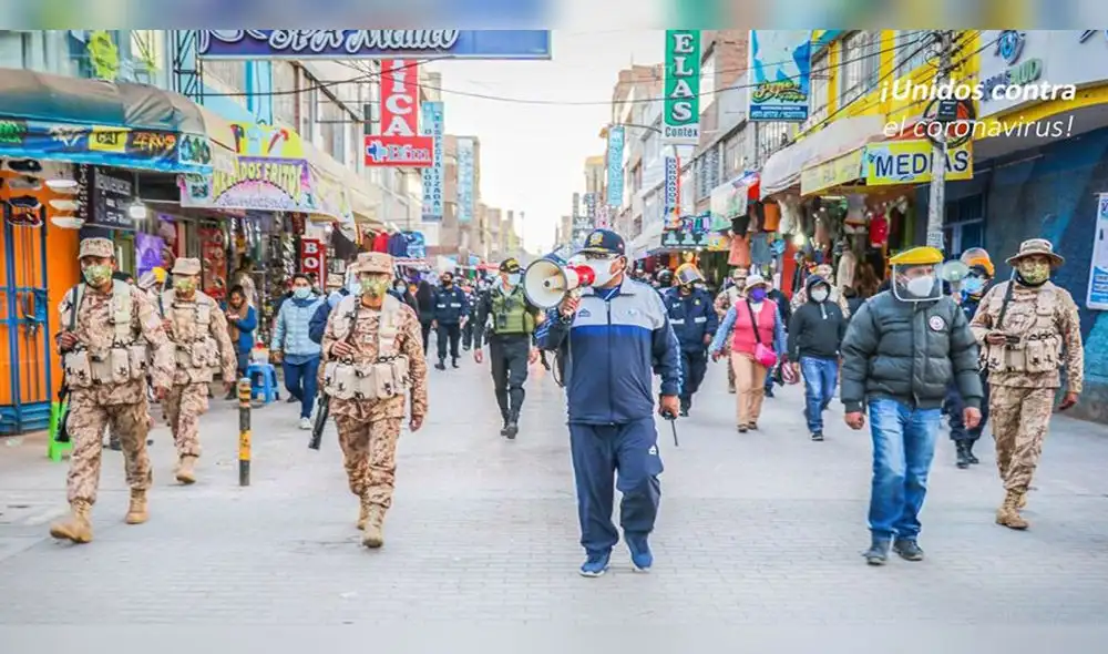 Autoridades de Juliaca exhortaron a los comerciantes a acatar con la ordenanza municipal. Foto: Municipalidad de San Román. Autoridades de Juliaca exhortaron a los comerciantes a acatar con la ordenanza municipal. Foto: Municipalidad de San Román.