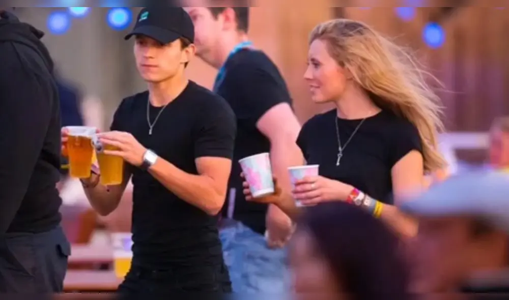 ¡Tom Holland enamorado! Spider-Man y mujer captados en comprometedora escena ¡Tom Holland enamorado! Spider-Man y mujer captados en comprometedora escena