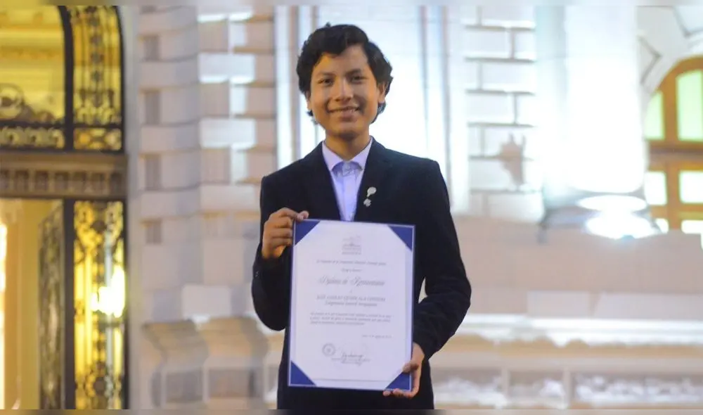 Congreso reconoce a “niño banquero” de Arequipa por su eco banco Congreso reconoce a “niño banquero” de Arequipa por su eco banco
