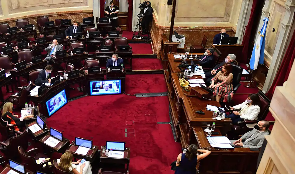 El Senado de Argentina ya debate el proyecto de aborto. Se prevé un resultado ajustado. Foto: AFP El Senado de Argentina ya debate el proyecto de aborto. Se prevé un resultado ajustado. Foto: AFP