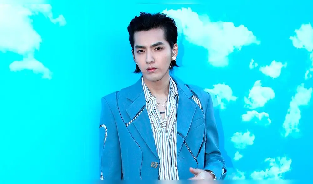 El cantante chino utilizó un peculiar traje que captó las miradas de los expertos en moda. El cantante chino utilizó un peculiar traje que captó las miradas de los expertos en moda.