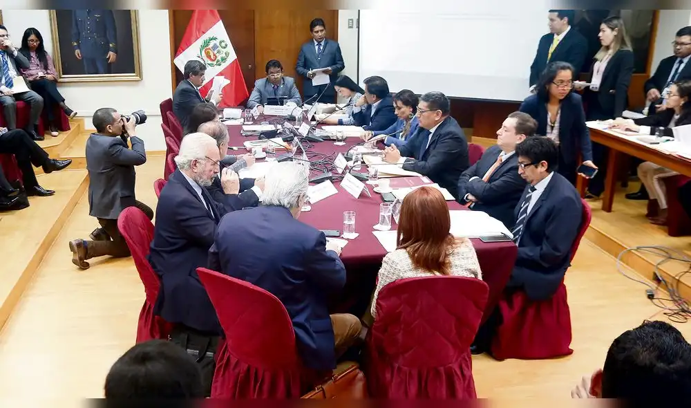 Fujimoristas dejan sin quórum sesión y no se vota caso Chávarry Fujimoristas dejan sin quórum sesión y no se vota caso Chávarry