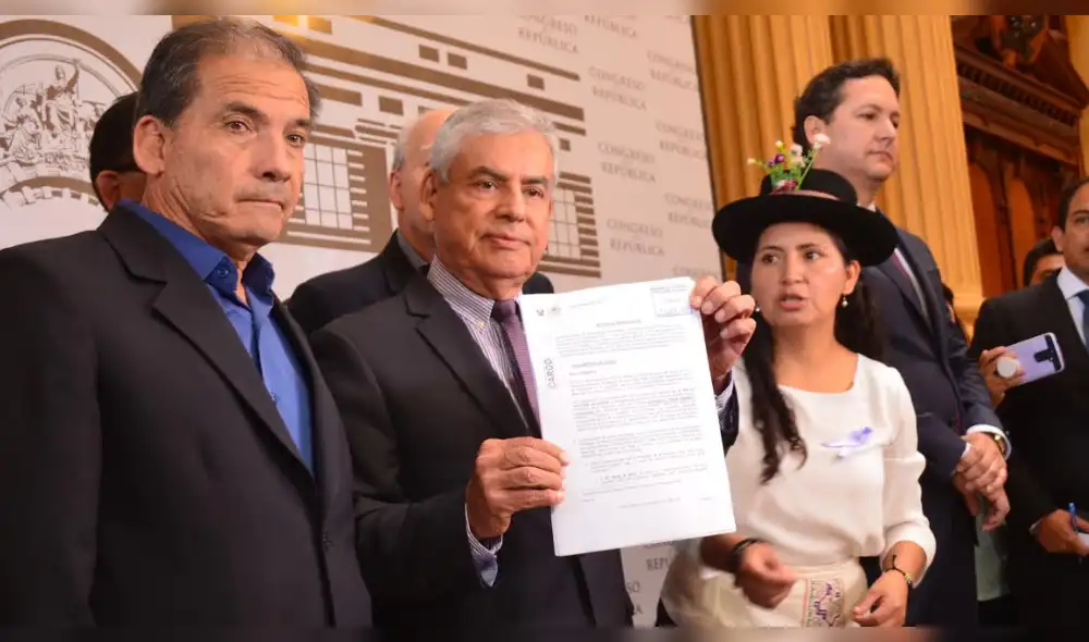 PPK debe elegir entre la dignidad de la renuncia o el deshonor de la vacancia, asegura Villanueva