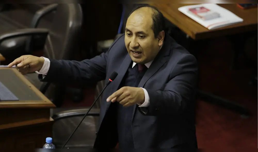 Richard Arce empleó su cuenta de Twitter para exhortar a sus colegas parlamentarios a que se suspenda el proceso de elección de los nuevos miembros del TC. Foto: La República. Richard Arce empleó su cuenta de Twitter para exhortar a sus colegas parlamentarios a que se suspenda el proceso de elección de los nuevos miembros del TC. Foto: La República.