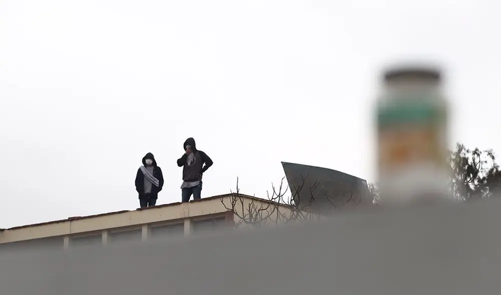 Alumnos de San Marcos formaron cadena humana para impedir el ingreso de los policías [FOTOS]