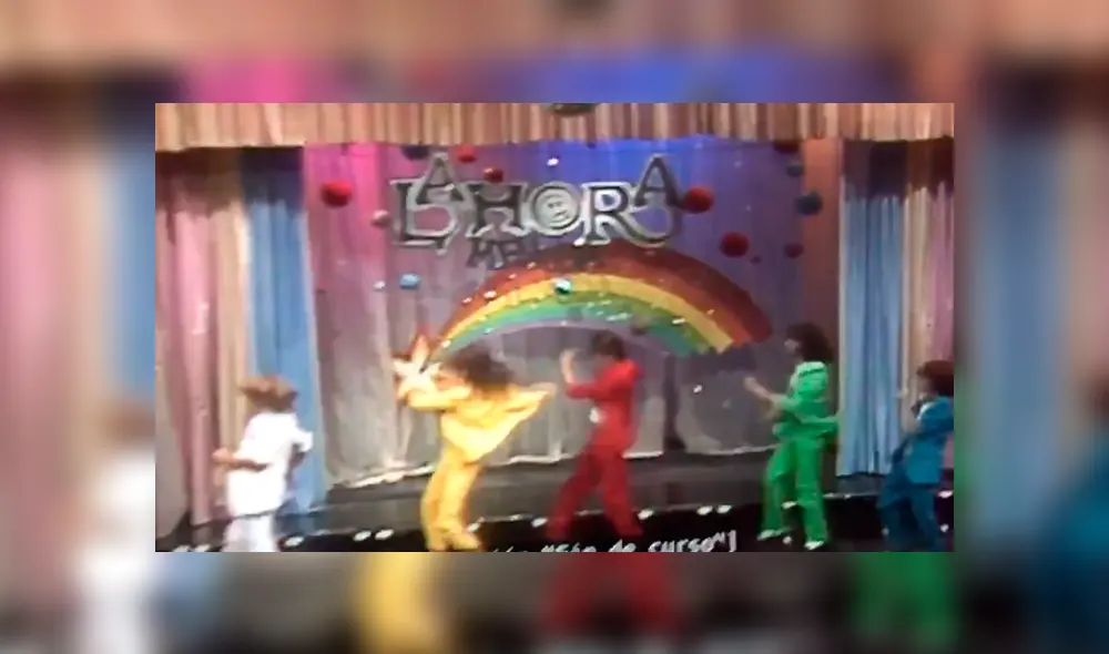 Desliza para ver más detalles de esta supuesta 'viajera del tiempo' que generó asombro en YouTube. Foto: Captura. Desliza para ver más detalles de esta supuesta 'viajera del tiempo' que generó asombro en YouTube. Foto: Captura.