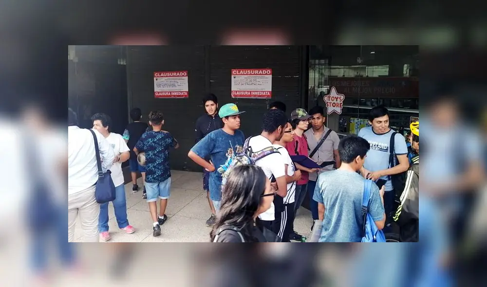 La comuna cerró las instalaciones del centro comercial. La comuna cerró las instalaciones del centro comercial.