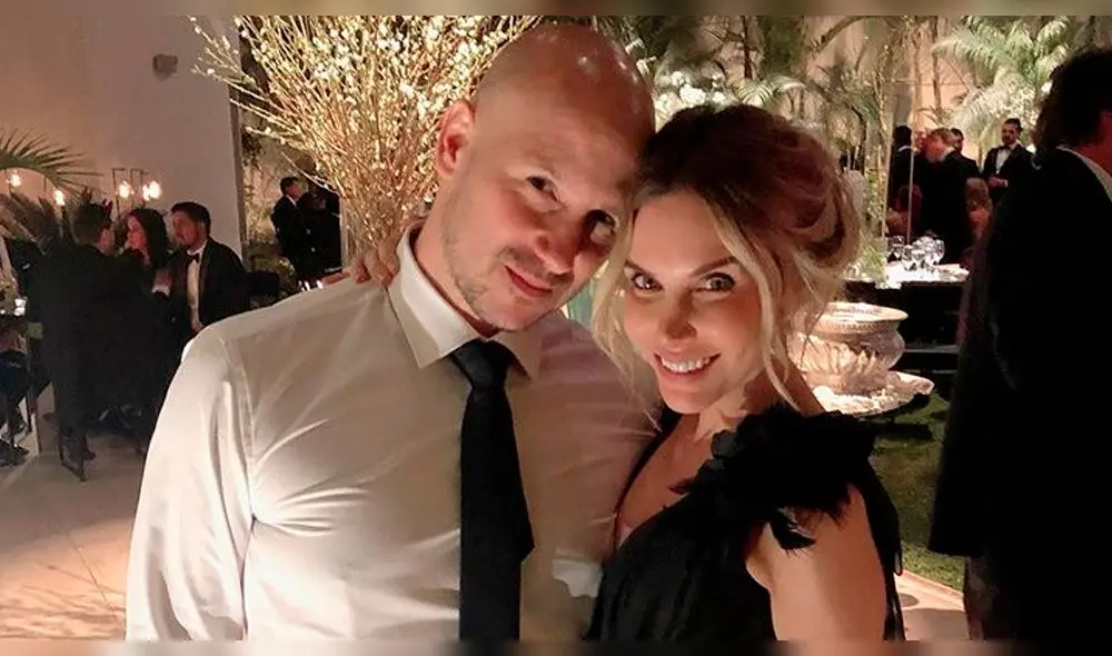 Juliana Oxenford y su esposo en su matrimonio