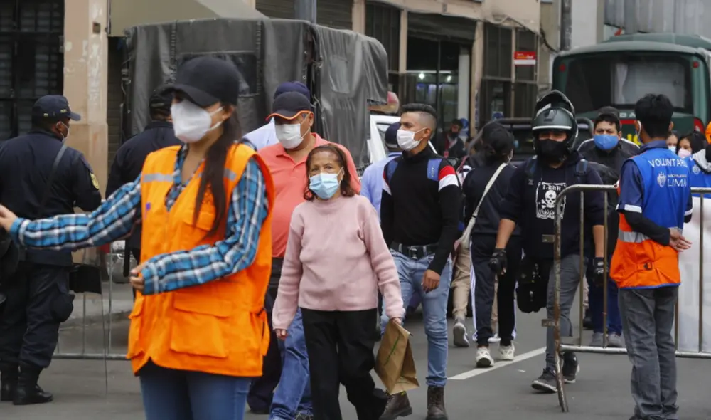 Varias personas indicaron que recién fueron hoy a realizar sus adquisiciones porque en los días previos estaban ocupados. Foto: Félix Contreras / La República