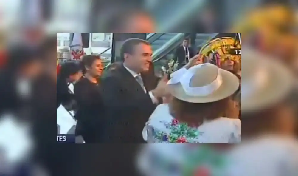 Salvador del Solar baila huayno en ceremonia por el Día de la Canción Andina