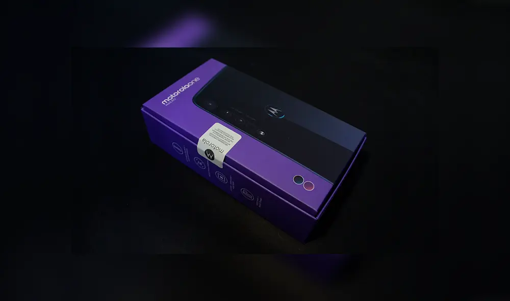 La caja donde llega el Motorola One Macro. | Foto: Carol Larrain