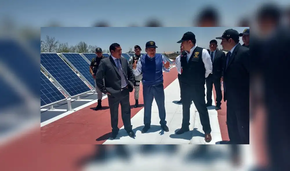 Autoridades dieron por inaugurados los paneles al levantar el interruptor del tablero para la energía solar y así el pabellón 12-B, donde están recluidos 340 internos, quedó iluminado. (Foto: Inpe) Autoridades dieron por inaugurados los paneles al levantar el interruptor del tablero para la energía solar y así el pabellón 12-B, donde están recluidos 340 internos, quedó iluminado. (Foto: Inpe)