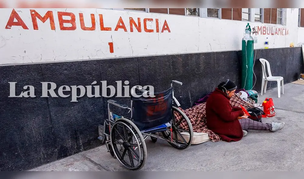Para algunos no alcanzan las camillas y deben ser atendidos en el suelo. Para algunos no alcanzan las camillas y deben ser atendidos en el suelo.
