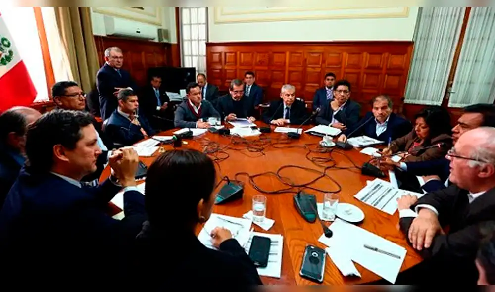 Junta de Portavoces evalúa pedido de Pleno de Martín Vizcarra Junta de Portavoces evalúa pedido de Pleno de Martín Vizcarra