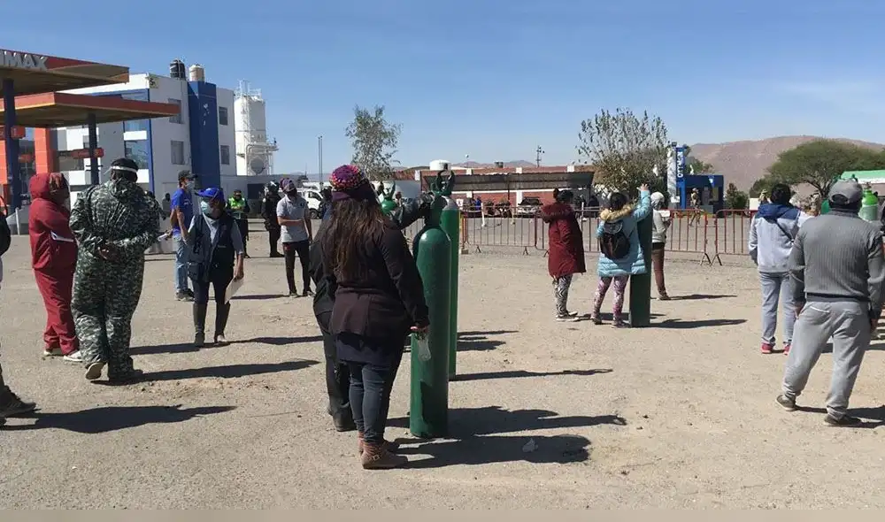 Al no encontrar oxígeno en Puno, familias se ven obligadas a viajar. Foto: