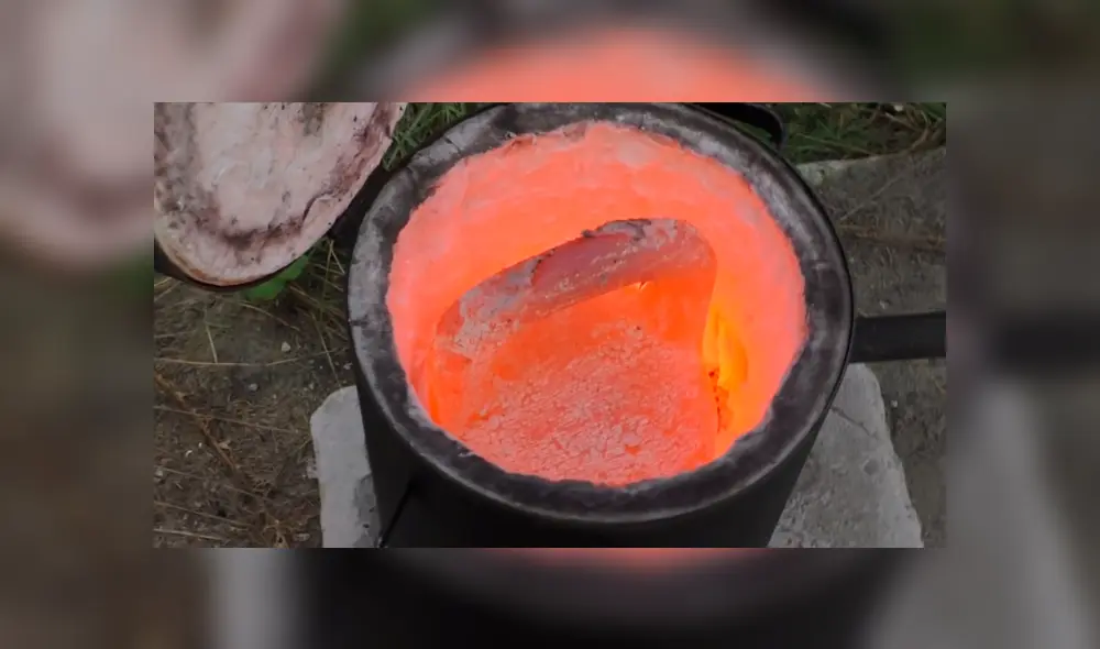 Desliza para ver los momentos más importantes del insólito experimento compartido en YouTube.