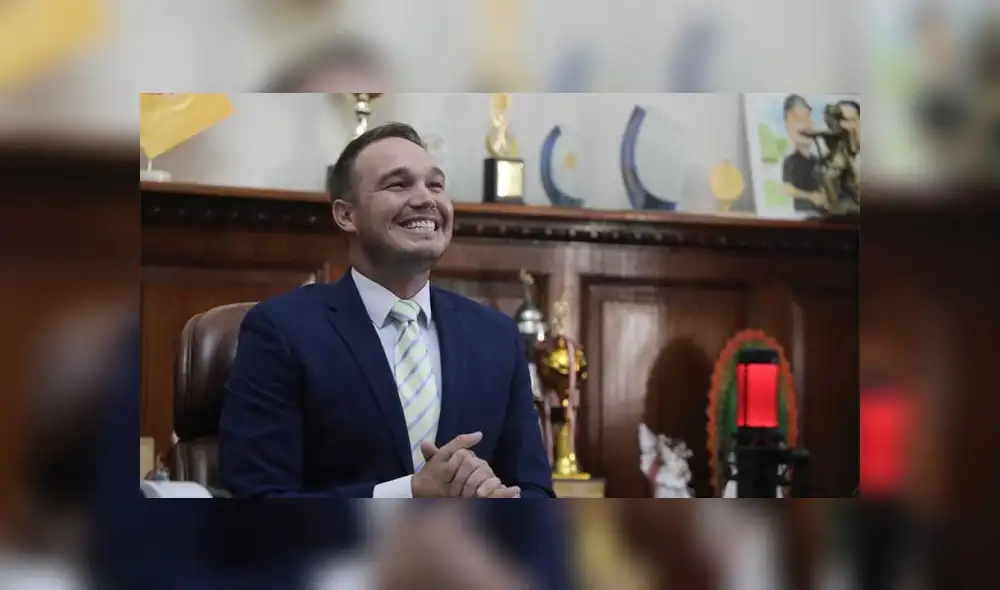 George Forsyth vistió de gala para realizar el primer matrimonio civil virtual. Créditos: Jorge Cerdan /La República. George Forsyth vistió de gala para realizar el primer matrimonio civil virtual. Créditos: Jorge Cerdan /La República.