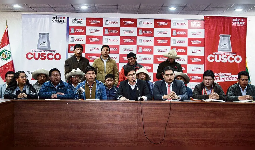 CONFERENCIA. Autoridades cusqueñas conminaron al presidente Martín Vizcarra a que deje sin efecto emergencia y dialogue. CONFERENCIA. Autoridades cusqueñas conminaron al presidente Martín Vizcarra a que deje sin efecto emergencia y dialogue.