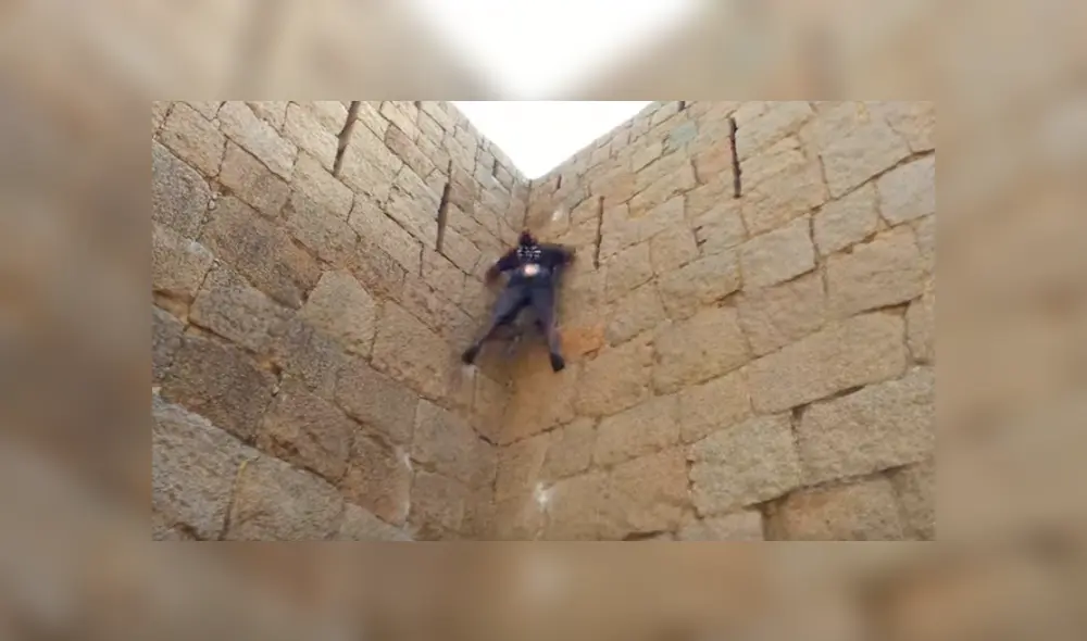 Video es viral en YouTube. Pese a que el muro tenían varios metros de alto, este hombre apodado el ‘Rey Mono’, pudo escalarlo en pocos segundos. Foto: Captura.