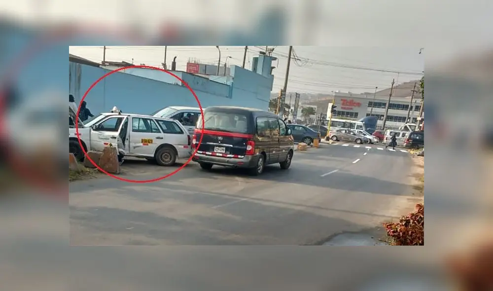 #YoDenuncio: vehículos estacionan en zona rígida de manera habitual