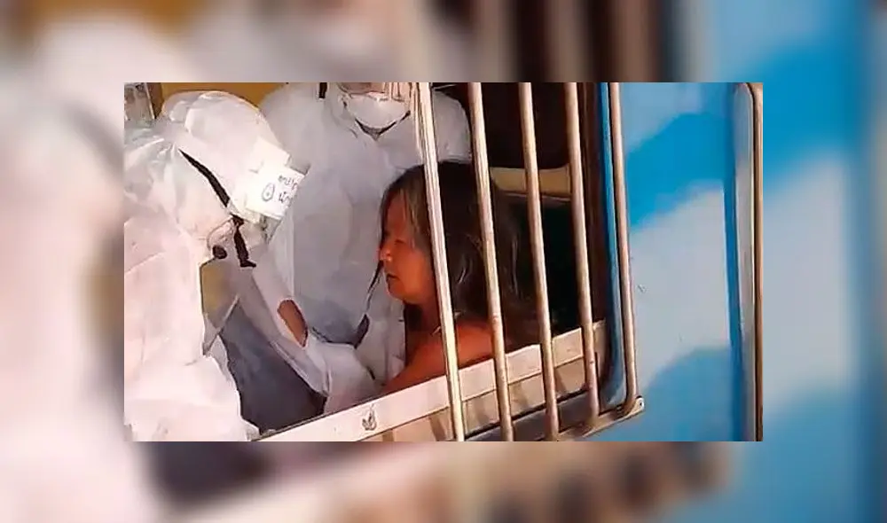 La mujer también escupió a los médicos. (Fuente: Daily Mail) La mujer también escupió a los médicos. (Fuente: Daily Mail)