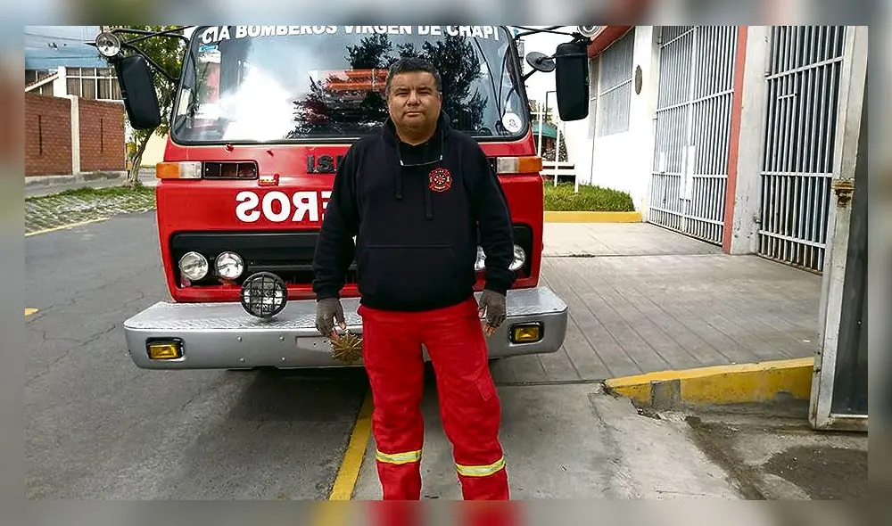 Secuelas. Álex Mendoza usa guantes para cubrir marcas.