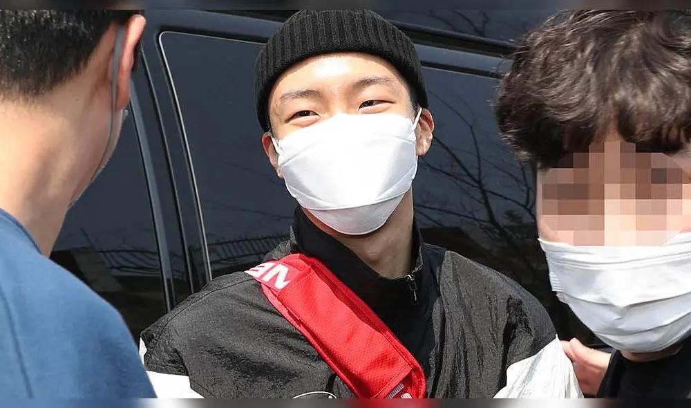 Desliza para ver más fotos de Lee Seung Hoon iniciando con su servicio militar obligatorio.
