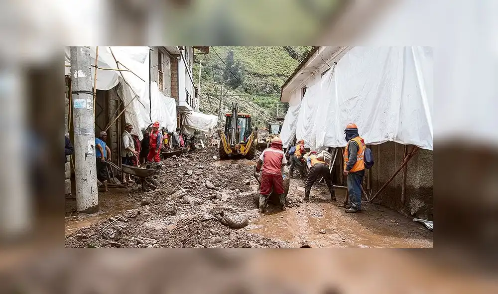 1. DESASTRE. Desborde del K'itamayu arrastró lodo y piedras hasta Pisac.