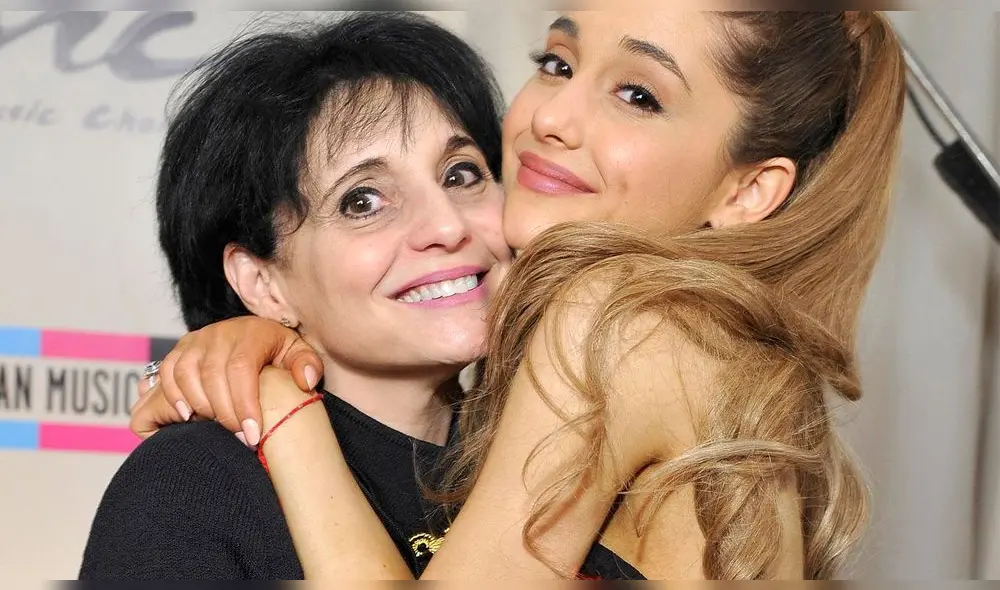 Ariana Grande en París con sus padres