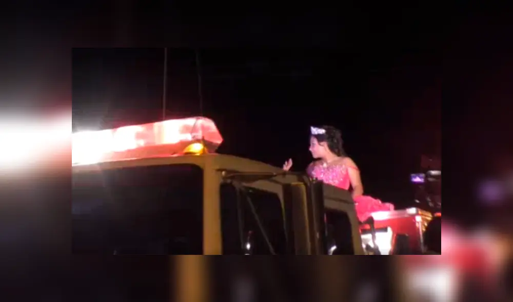 La peculiar llegada de la joven fue captada por algunos invitados de su fiesta, quienes quedaron conmovidos al conocer su historia. Video es viral en YouTube La peculiar llegada de la joven fue captada por algunos invitados de su fiesta, quienes quedaron conmovidos al conocer su historia. Video es viral en YouTube