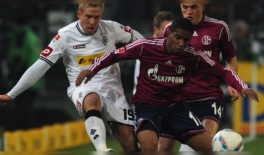 Jefferson Farfán: gol con el Schalke 04 fue elegido el mejor de la década. Foto: AFP Jefferson Farfán: gol con el Schalke 04 fue elegido el mejor de la década. Foto: AFP