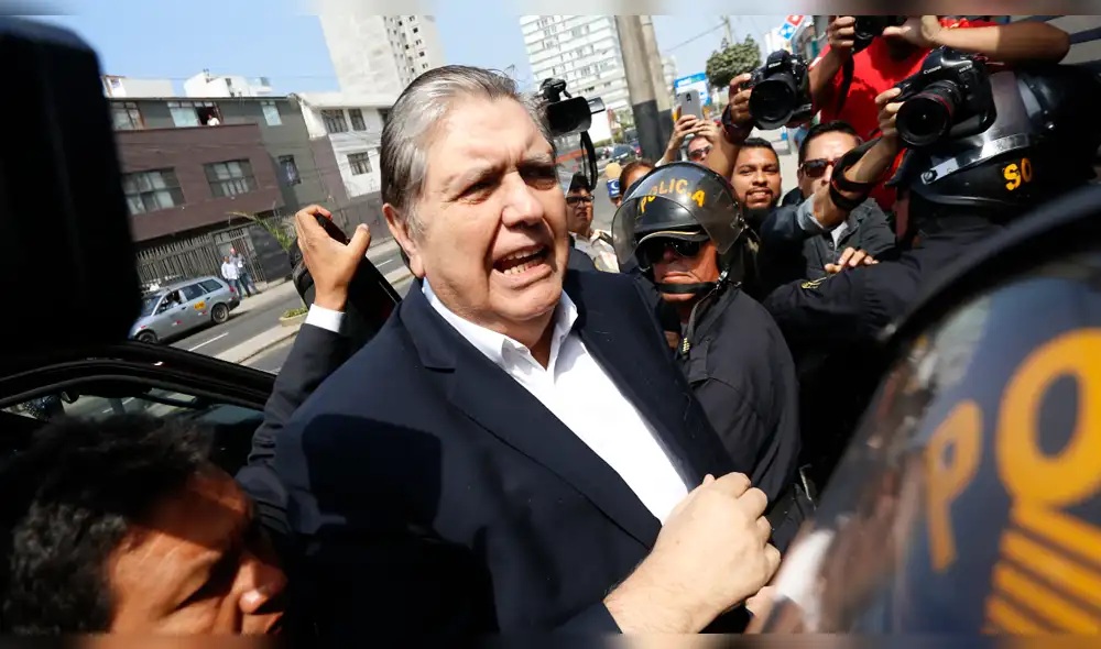 Alan García: usuarios le recuerdan que nunca realizó tesis de doctorado Alan García: usuarios le recuerdan que nunca realizó tesis de doctorado