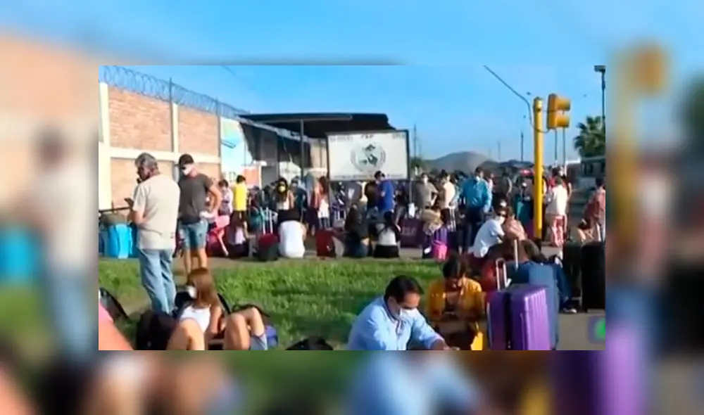 Los ciudadanos hacen un llamada a la Embajada de Argentina de Perú. Los ciudadanos hacen un llamada a la Embajada de Argentina de Perú.